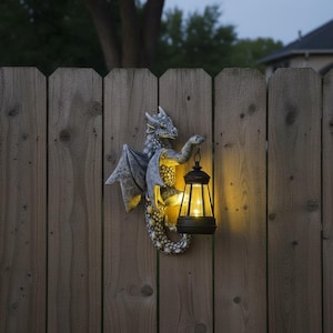 Estatua de dragón solar para decoración de jardín / Linterna de fantasía para exteriores / Escultura gótica para jardín / Regalo de criatura mítica / Adorno impermeable para patio