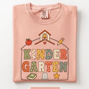 Koszulka dla nauczyciela przedszkola, koszulka w patchworkowe wzory w komfortowych kolorach, prezent na powrót do szkoły dla zespołu Kinder Team