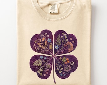 Vierblättriges Kleeblatt-Shirt, Lucky Botanical Graphic Tee, Unisex-T-Shirt aus gepresster Blume, Comfort Colors®