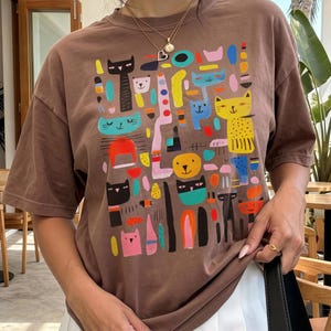 Skurriles Katzen-Shirt, buntes abstraktes Katzen-Liebhaber-T-Shirt, süßes Unisex-Grafik-T-Shirt Comfort Colors®