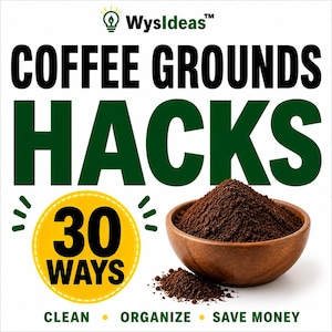 Może przedstawiać: Obraz promocyjny z tekstem "COFFEE GROUNDS HACKS" w kolorze czarnym i zielonym. Drewniana miska wypełniona fusami z kawy znajduje się obok stosu fusów z kawy. Na obrazie widnieje również napis "30 WAYS" oraz "CLEAN ORGANIZE SAVE MONEY".