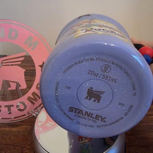 Vaso térmico Stanley Protour de 20 oz con diseño de hortensias brillantes de Rugrats, hecho a medida, nuevo con etiquetas. imagen 8
