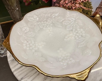 Bol de servir de vidrio opalino vintage, borde dorado, diseño de uvas, frutero con pedestal.