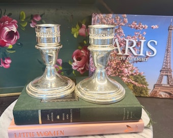 Candelabros vintage Alvin de plata esterlina (par), portavelas calados para velas cónicas.