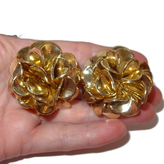 LARGE Gold-tone Flower Petal 80s Clip-on Earrings - image 1
