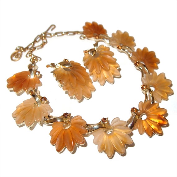 Scarce Yellow-tan Leaf Motif Thermoset Necklace E… - image 3