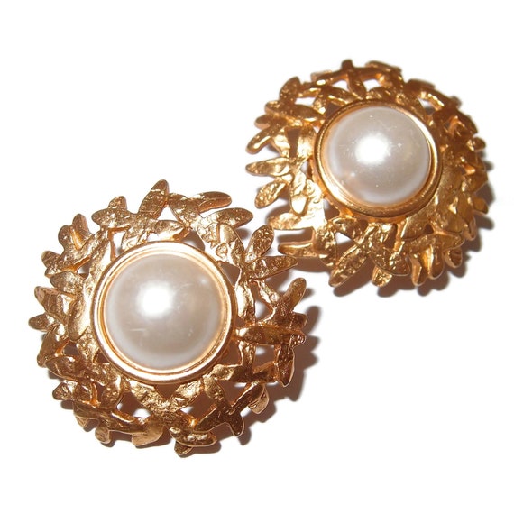 High End 80s Pearl AK Clip-on Earrings - image 1