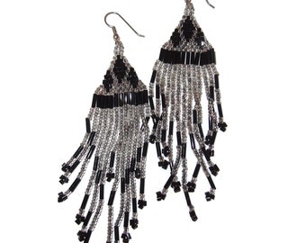 Art Deco-oorbellen met rocailles en haakjes