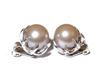 Claw Prong Pearl Vintage Clip-on Earrings