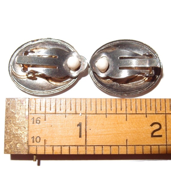 Enamel 70s LIght Weight Clip-on Earrings - image 3