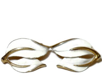 SARAH COV White Enamel Leaf Clip-on Earrings