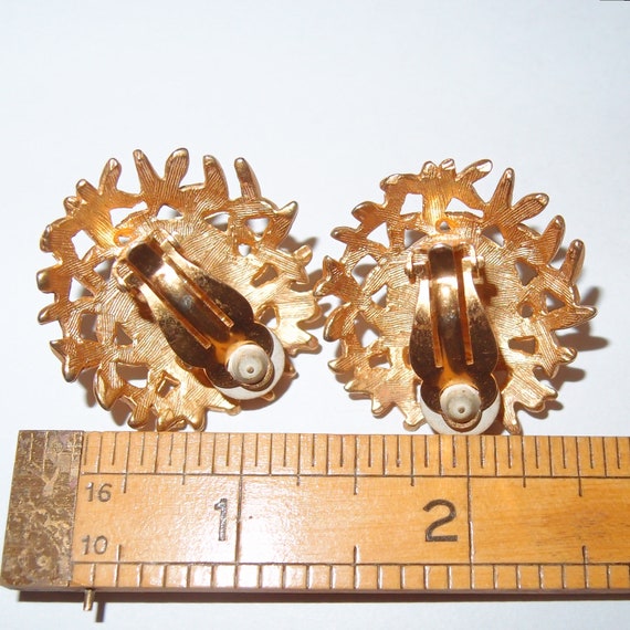 High End 80s Pearl AK Clip-on Earrings - image 3