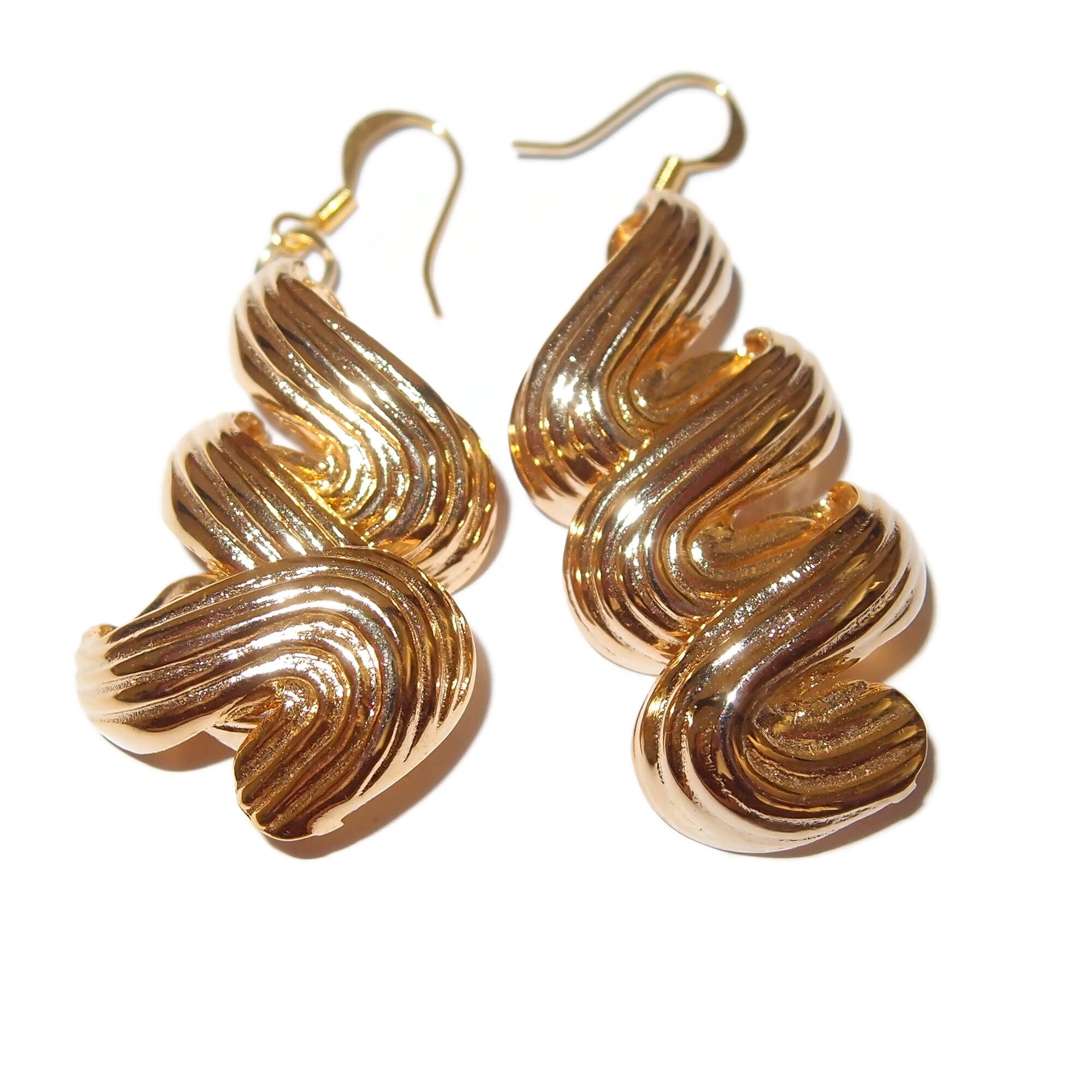 vintage hooked ゴールド　ビスチェ Zig-zag Textured Gold-tone Drop Vintage Hook Earrings - Etsy Canada