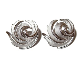 Silver-tone Swirl TRIFARI Vintage Clip-on Earrings