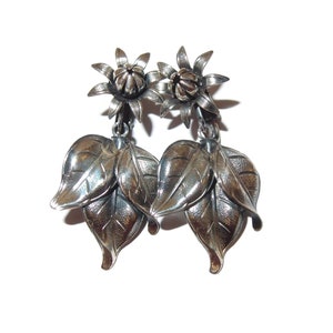 Nice Silver-tone Leaf Drop Vintage Earrings