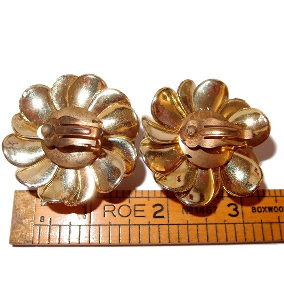 LARGE Gold-tone Flower Petal 80s Clip-on Earrings - image 4