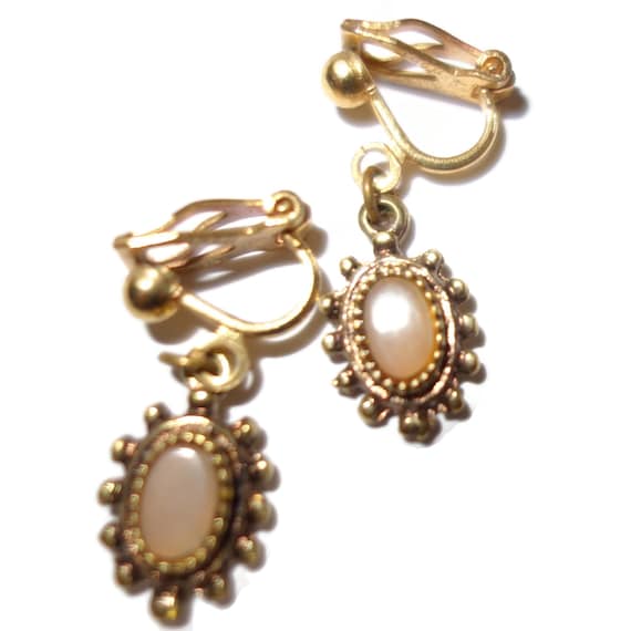 Tiny Beige Drop Vintage Earrings - image 1