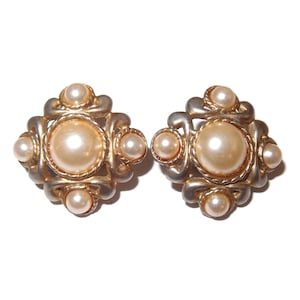 Chunky Pearl 80s Clip-on Earrings Vintage