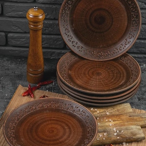 Handgjorda tallrikar i röd lera, set om 6 – keramiska tallrikar 25,5 cm – rustik ukrainsk keramik – terrakotta-middagstallrikar