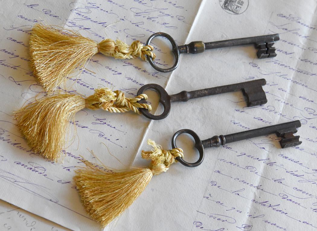 Decorative 5 Inch Key Tassel In Ivory - Handcrafted Rayon Yarn Tassel For Upholstery & Crafts