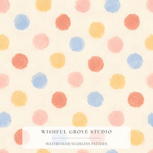 Könnte beinhalten: Ein nahtloses Muster mit handgemalten Aquarell-Punkten in Koralle, zartem Rosa, Gelb und Hellblau auf cremefarbenem Hintergrund. Ein weißes rechteckiges Etikett zeigt den Text WISHFUL GROVE STUDIO WATERCOLOR SEAMLESS PATTERN.