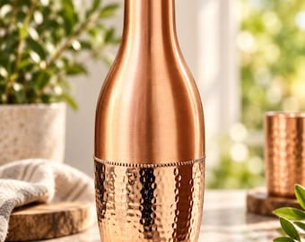 Botella de agua de cobre puro, botella martillada de 1,5 L, recipiente grande reutilizable para bebidas, de inspiración ayurvédica, regalo indio hecho a mano.
