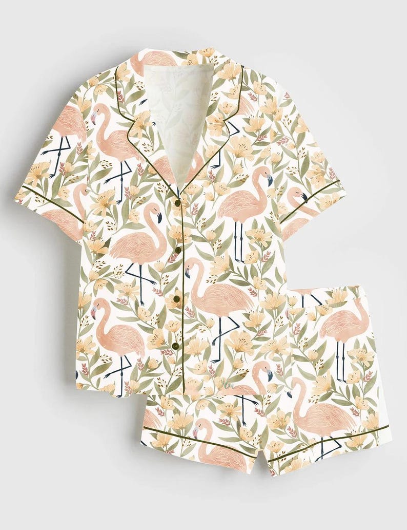 Flamingos Floral Long Sleeve Satin Pajama Set, Tropical Flower Luxury Loungewear, Silk Feel Flamingo Print PJS, Bridesmaid Gift Set Bild 1