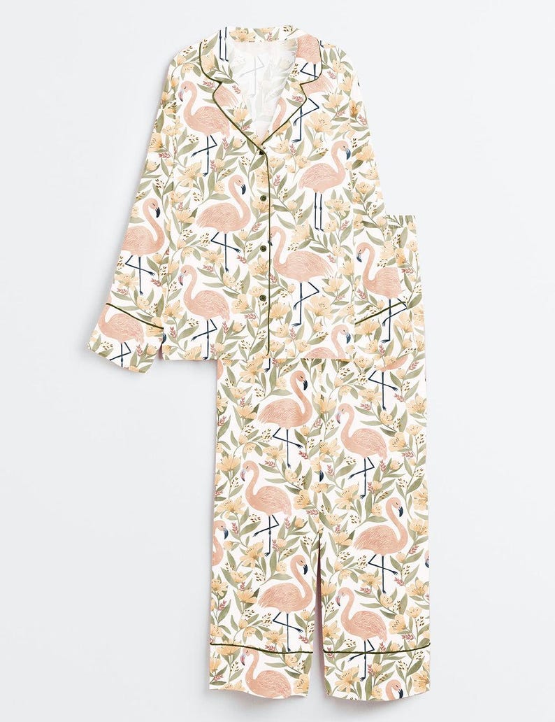 Flamingos Floral Long Sleeve Satin Pajama Set, Tropical Flower Luxury Loungewear, Silk Feel Flamingo Print PJS, Bridesmaid Gift Set Bild 3