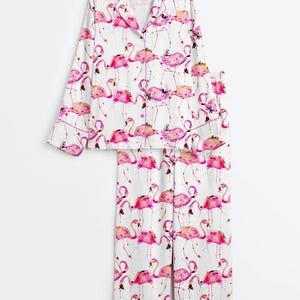 Flamingos Making A Splash Long Sleeve Satin Pajama Set, Pink Flamingo Print Luxury Loungewear, Tropical Summer Vacation Sleepwear afbeelding 5
