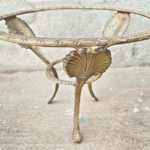 古いヴィンテージの手作りフランス製ブロンズ聖水ポットスタンド、多目的に使用可能