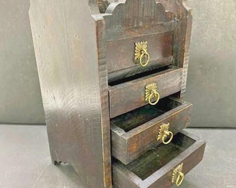 Cajonera pequeña de 4 cajones, vintage, rara, única y hecha a mano, con forma de mihrab.