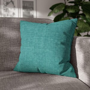 Cuscino decorativo con imbottitura effetto lino color verde acqua polveroso, cuscino decorativo testurizzato blu ardesia, arredamento minimalista costiero, cuscino imbottito