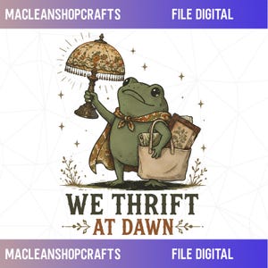 Puede incluir: Una ilustración digital de una rana verde con una capa estampada, sosteniendo una lámpara de estilo vintage en una mano y una bolsa de tela beige con un cuadro enmarcado en la otra. El texto dice MACLEANSHOPCRAFTS, FILE DIGITAL y WE THRIFT AT DAWN.