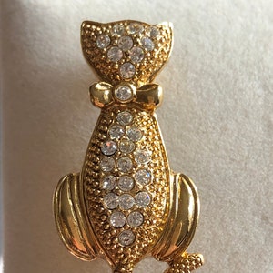 Vintage Rhinestone Cat Brooch on Gold Tone  Crystal Cat Pin