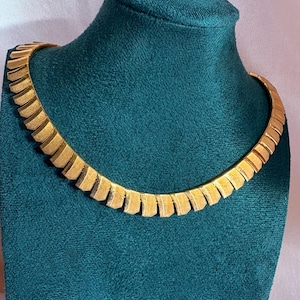 Cleopatra Gold Tone Necklace  Feathered Links Retro Vintage Choker Textured Links  1970/80&#39;s  (H)