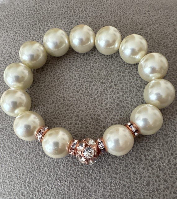 Bracelet Avec De Grosses Strass - Occasion, Montre Des Signes D'usure Mais Stylé Pour Un Look Flashy