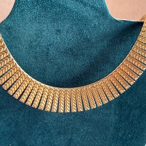 Cleopatra Necklace Vintage Egyptian Revival Classic   Fan Collar with Feather Textured Wide Links  Bib Choker 1970/80&#39;s  20