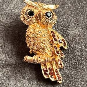 Vintage Owl Brooch with Golden Brown & Gold Crystals   Rhinestone Gold Tone Bird Pin