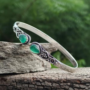 Handgjort armband i grön onyx i 925 sterlingsilver, filigran boho-armband, justerbara smycken för henne