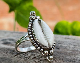 Sterlingzilveren ring met kaurischelp – Handgemaakt boho-strandstatement sieraden Cadeau voor haar