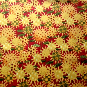 Peut inclure: Un tissu avec un motif répétitif de tournesols jaunes avec des centres bruns et des feuilles vertes sur un fond rouge. Les tournesols présentent divers motifs, certains avec des pétales pleins et d'autres avec des motifs pointillés.
