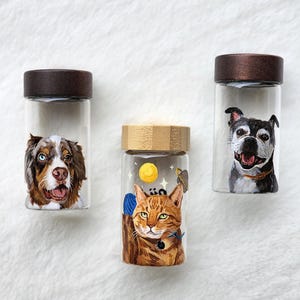 Hand-painted pet memorial jar with realistic portrait on UV-resistant glass, featuring an airtight seal for storing fur or ashes.