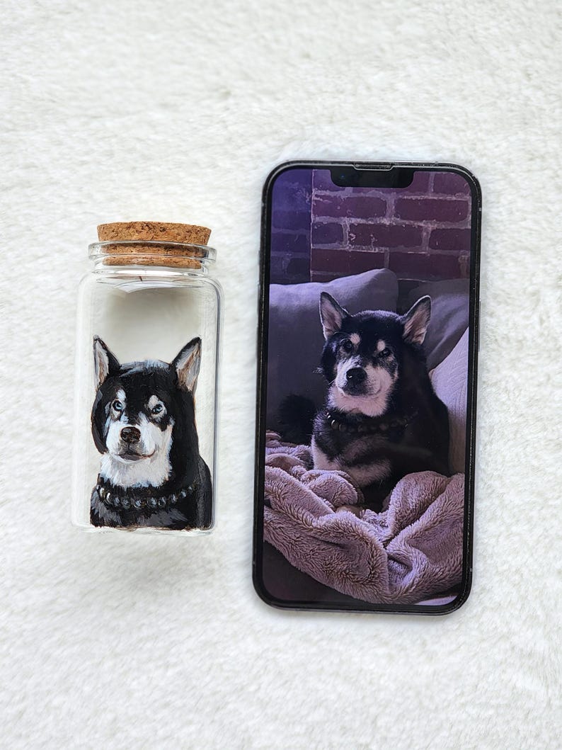 Hand-painted pet memorial jar with realistic portrait on UV-resistant glass, featuring an airtight seal for storing fur or ashes.