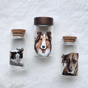 Hand-painted pet memorial jar with realistic portrait on UV-resistant glass, featuring an airtight seal for storing fur or ashes.