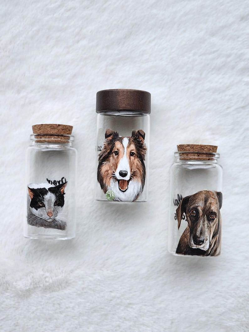 Hand-painted pet memorial jar with realistic portrait on UV-resistant glass, featuring an airtight seal for storing fur or ashes.