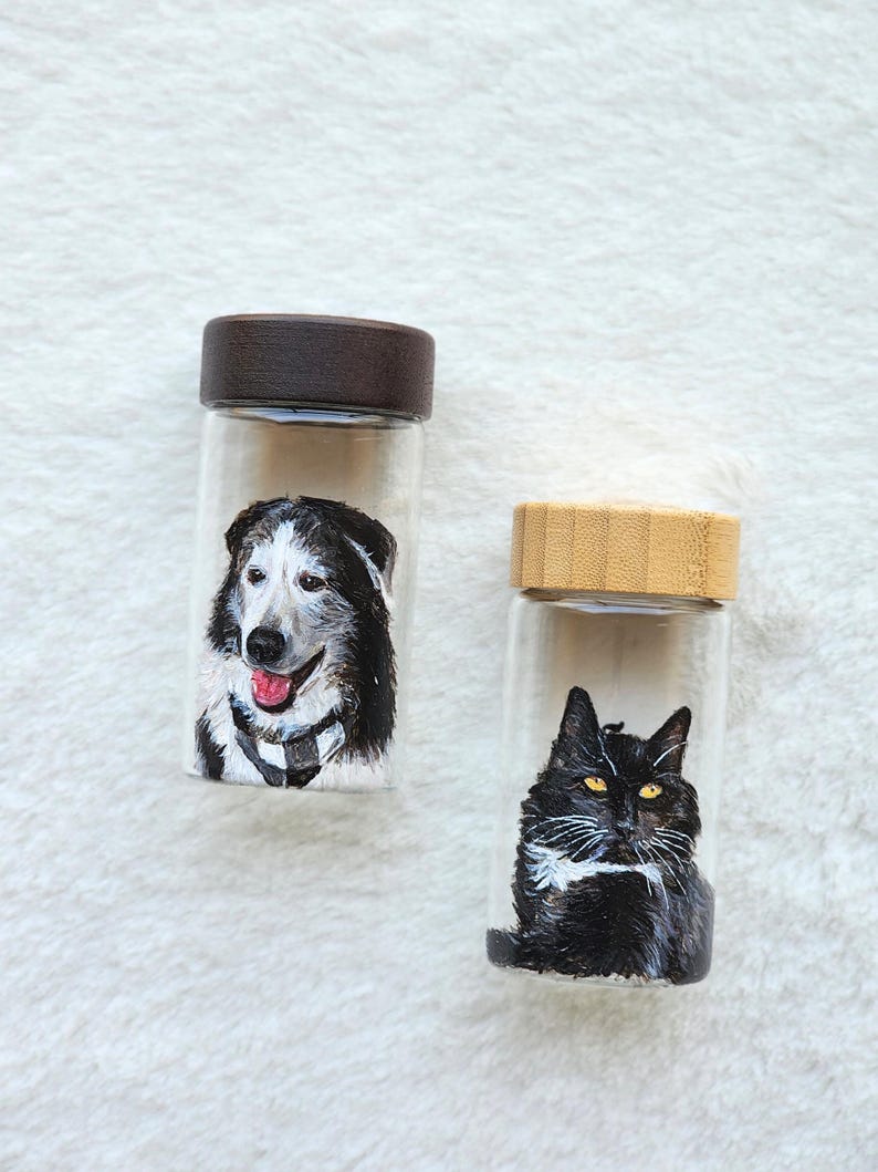 Hand-painted pet memorial jar with realistic portrait on UV-resistant glass, featuring an airtight seal for storing fur or ashes.