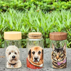 Hand-painted pet memorial jar with realistic portrait on UV-resistant glass, featuring an airtight seal for storing fur or ashes.