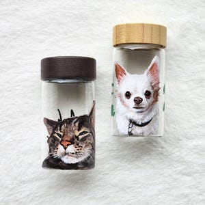 Hand-painted pet memorial jar with realistic portrait on UV-resistant glass, featuring an airtight seal for storing fur or ashes.