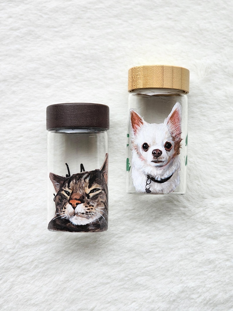 Hand-painted pet memorial jar with realistic portrait on UV-resistant glass, featuring an airtight seal for storing fur or ashes.