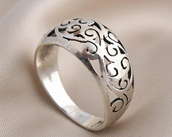 Vintage Filigree Scrollwork Sterling Silver Band Ring – Elegant Boho Cutout Swirl Statement Jewelry for Women – Intricate Victorian Design